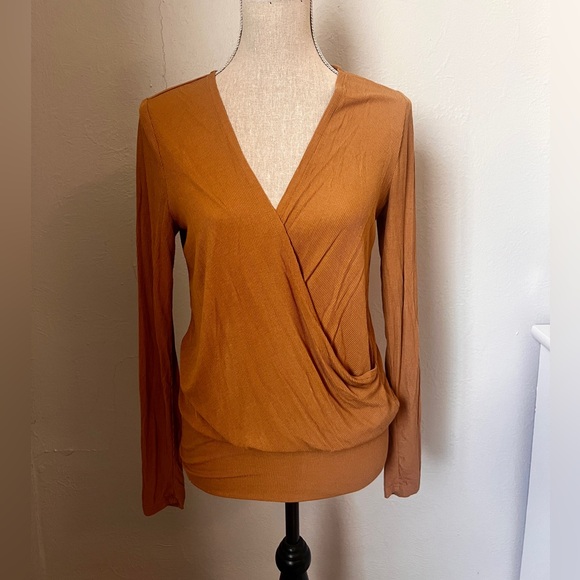 BCBGMAXAZRIA Women's Surplice Faux Wrap Knit Top Size XS - Picture 4 of 13